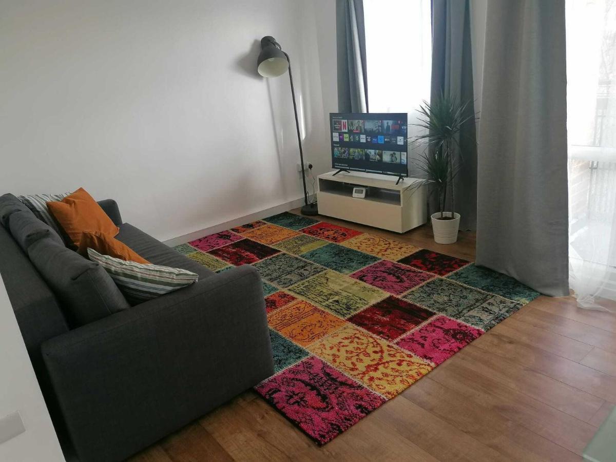 White City Apartment, Your London Stay 外观 照片